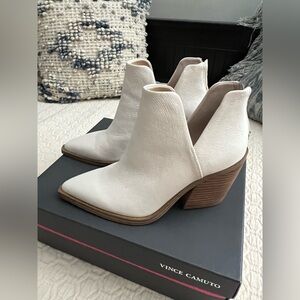New Vince Camuto Women's white/Cream Ankle Booties size 6